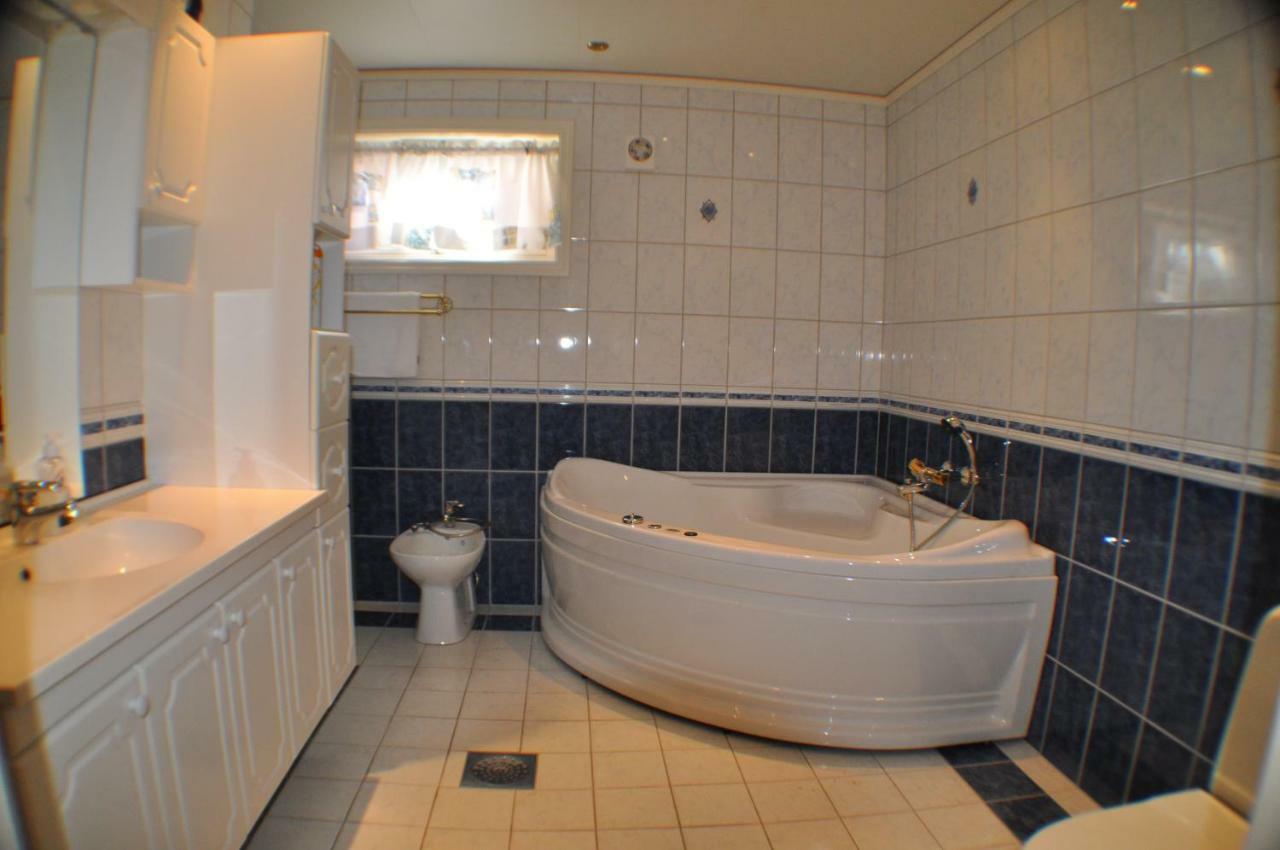 5-bedroom House In Lofoten Holiday home Ramberg